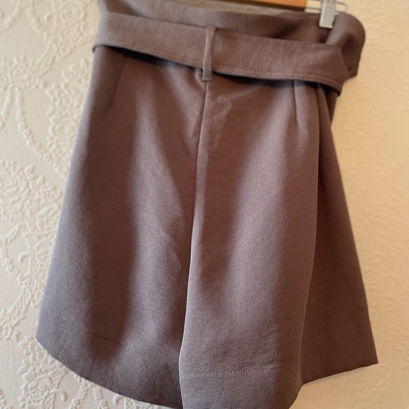 Wilfred Aritzia High Waist Paper Bag Shorts - Picture 6 of 6